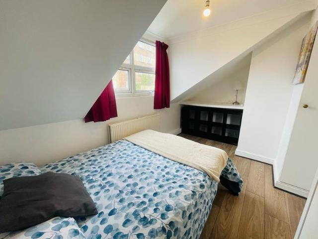 Studio for rent in Cricklewood, Greater London