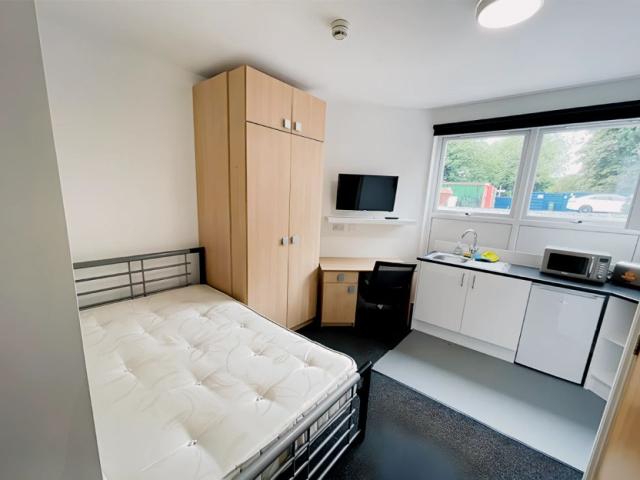 Studio for rent in Elmfield, Leicestershire