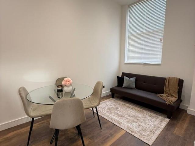 Apartment for rent in North Kensington, Greater London