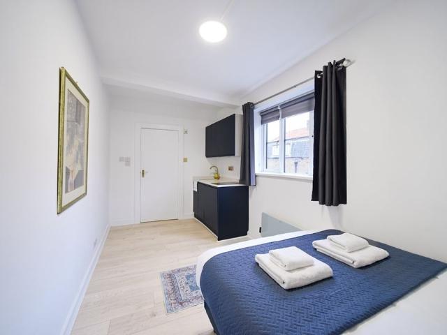 Apartment for rent in Cat Hill, England