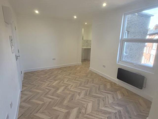 Apartment for rent in Elmington Estate, Greater London