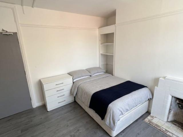 Apartment for rent in Elmington Estate, Greater London