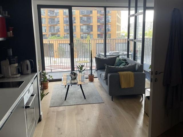 Apartment for rent in Poplar Grove, Greater London