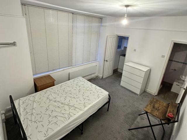 Studio for rent in Surbiton, Greater London