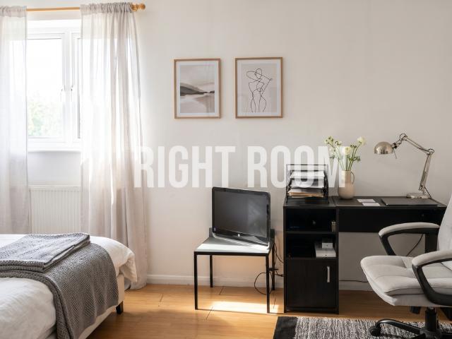 Apartment for rent in Old Dean, Heol-las