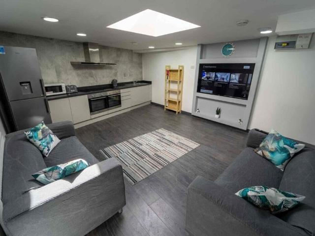 Apartment for rent in Park Central, Birmingham