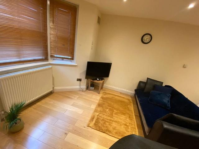 Apartment for rent in West Hackney, Greater London