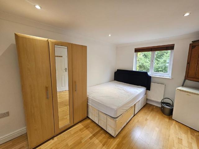 Apartment for rent in Temple Fortune, Greater London