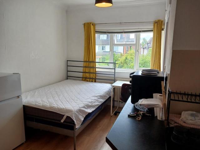 Studio for rent in Temple Fortune, Greater London