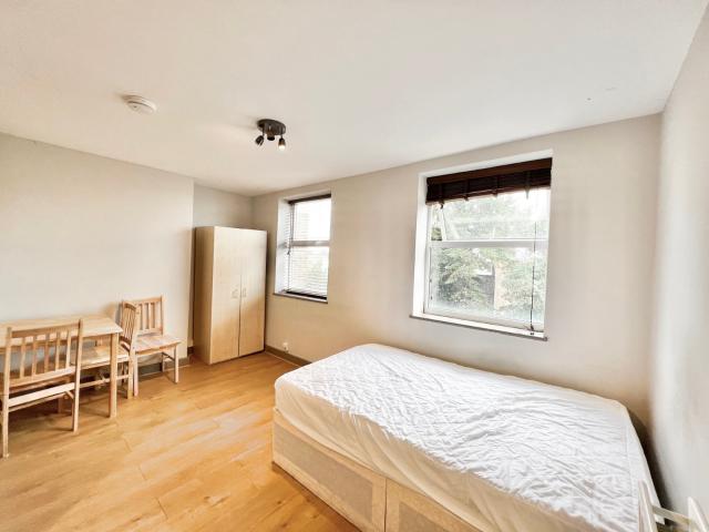 Studio for rent in West Hampstead, Isle Of Man