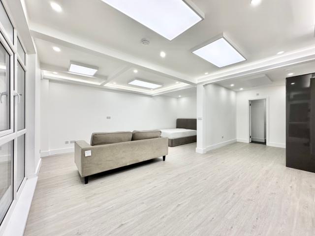 Studio for rent in Brondesbury, Greater London