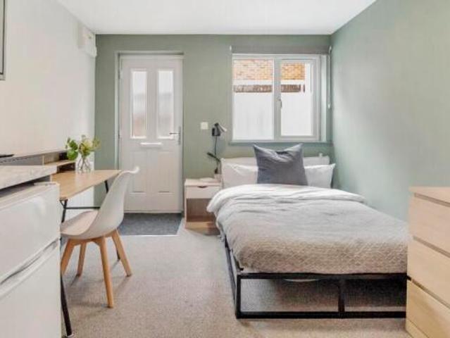 Studio for rent in East Midlands