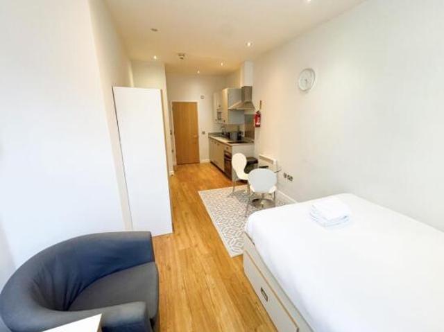 Studio for rent in Strode, Devon