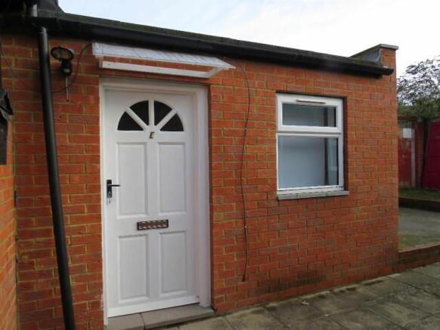 Studio for rent in Surrey