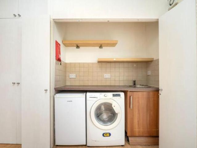 Studio for rent in Cat Hill