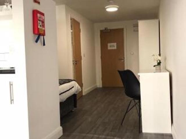 Studio for rent in Calderstones
