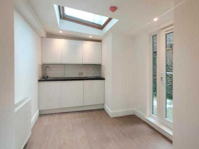 Studio for rent in Cat Hill