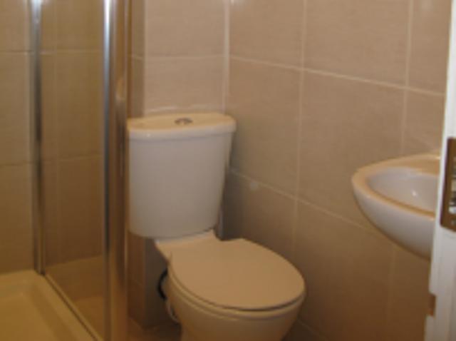 Flat for rent in Cat Hill, England