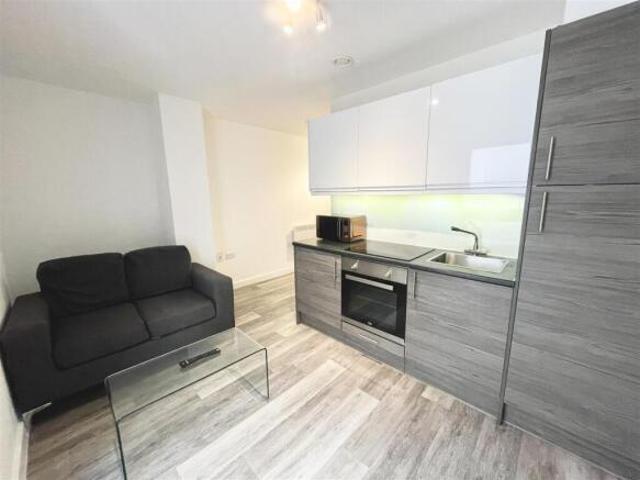 Studio for rent in City Centre, Calderstones