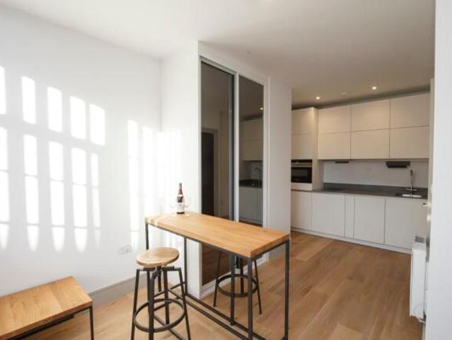 Studio for rent in Cat Hill