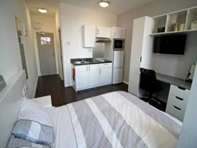 Studio for rent in Long Man, Cross In Hand