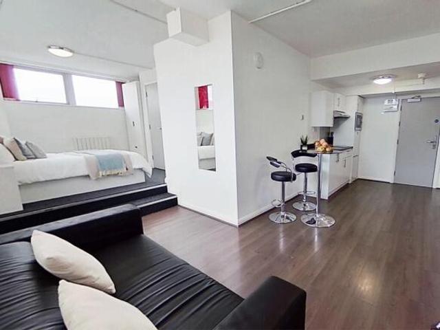 Studio for rent in Long Man, Cross In Hand