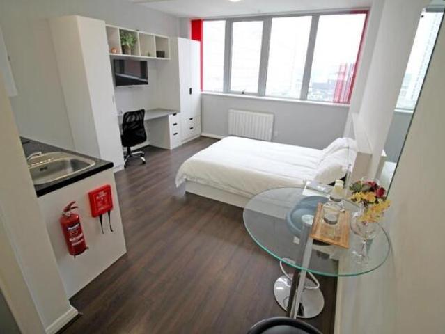 Studio for rent in Long Man, Cross In Hand