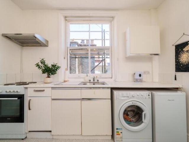 Studio for rent in Cat Hill