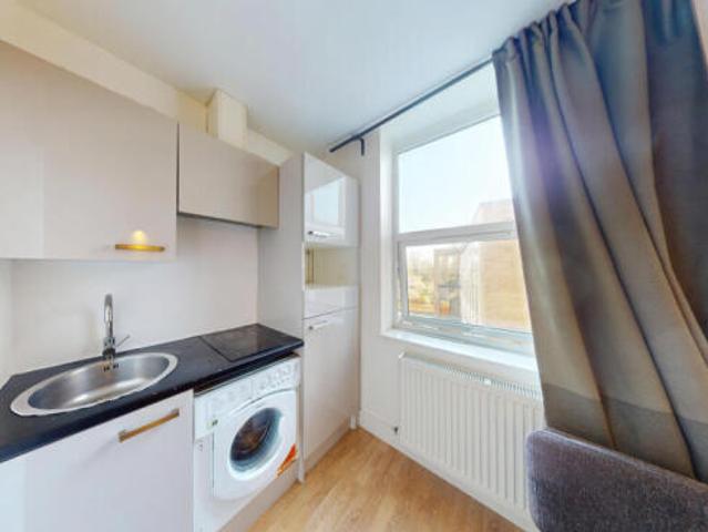 Studio for rent in Cat Hill