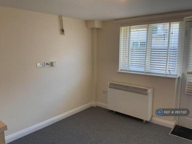 Studio for rent in Five Acres, Hertfordshire
