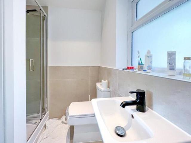 Studio for rent in Berrylands, Greater London