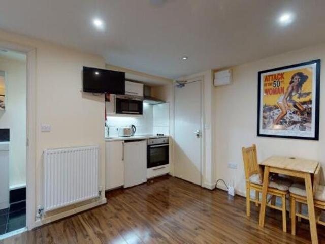 Studio for rent in Cat Hill