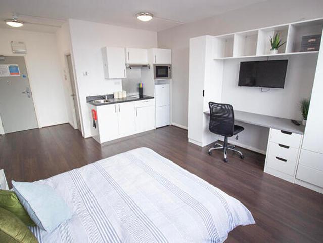 Studio for rent in Long Man, Cross In Hand
