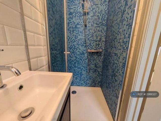 Studio for rent in Cat Hill