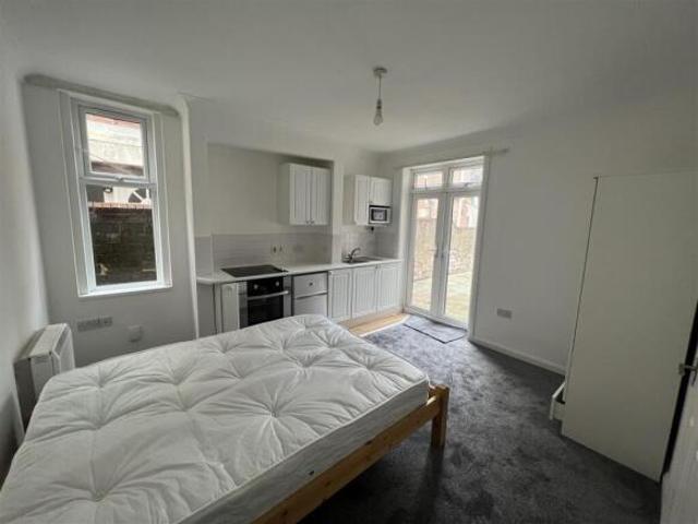 Studio for rent in Hill, City Of Southampton