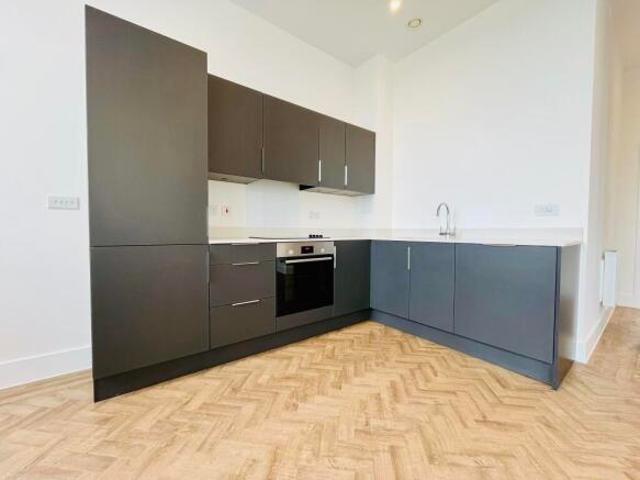 Studio for rent in Brook Street, Bourne Vale