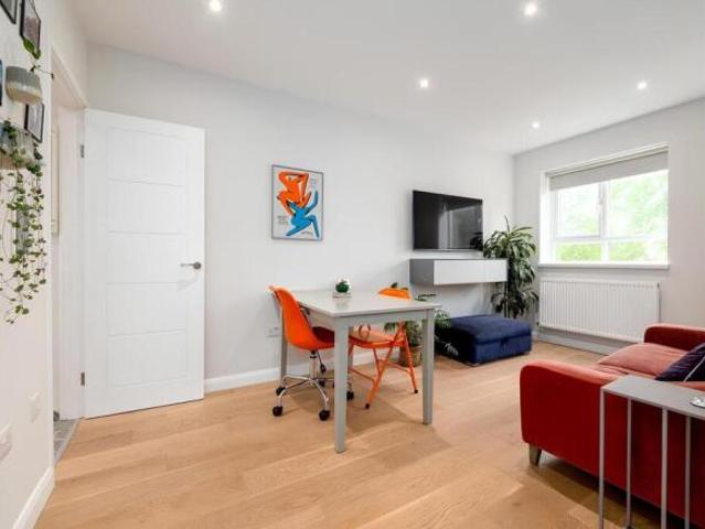 Studio for rent in Cat Hill