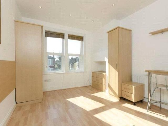 Studio for rent in Cat Hill