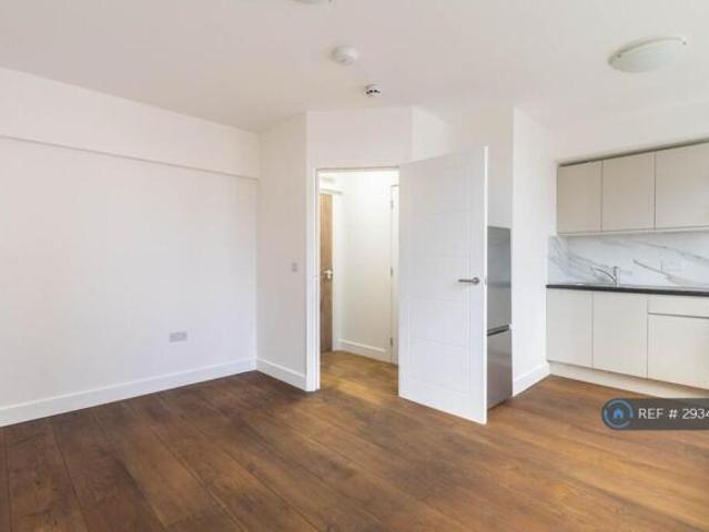 Studio for rent in Cat Hill