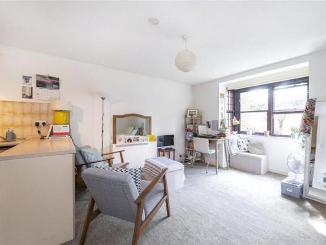 Flat for rent in Cat Hill