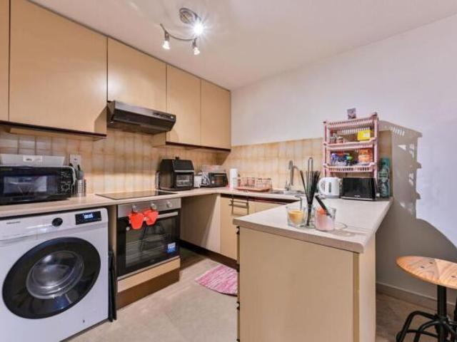 Studio for rent in Cat Hill