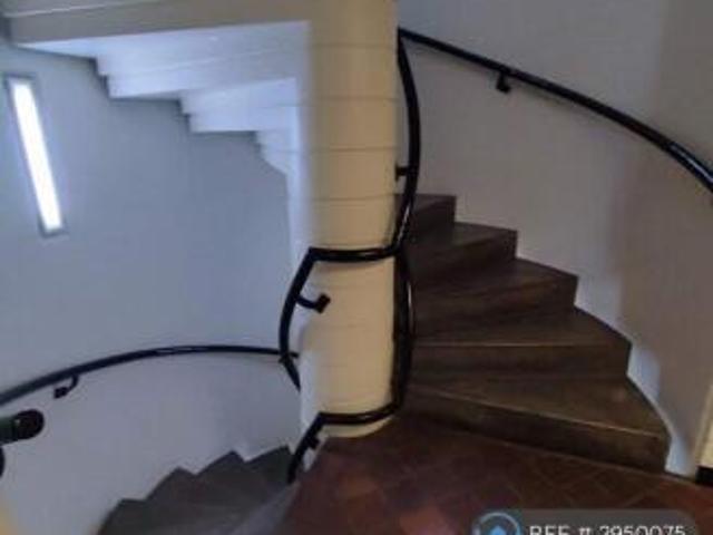 Studio for rent in Cat Hill