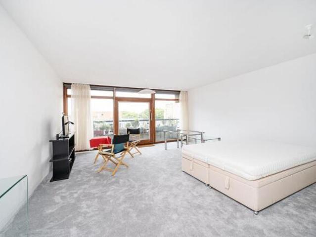 Studio for rent in Lyons, Greater London