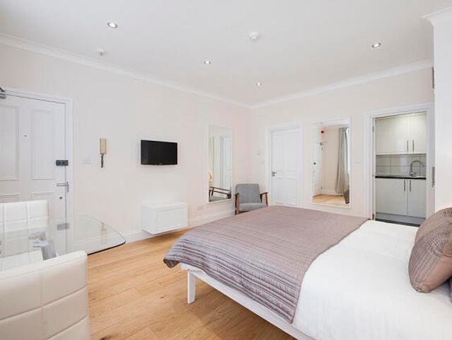 Studio for rent in Lentran, Scotland