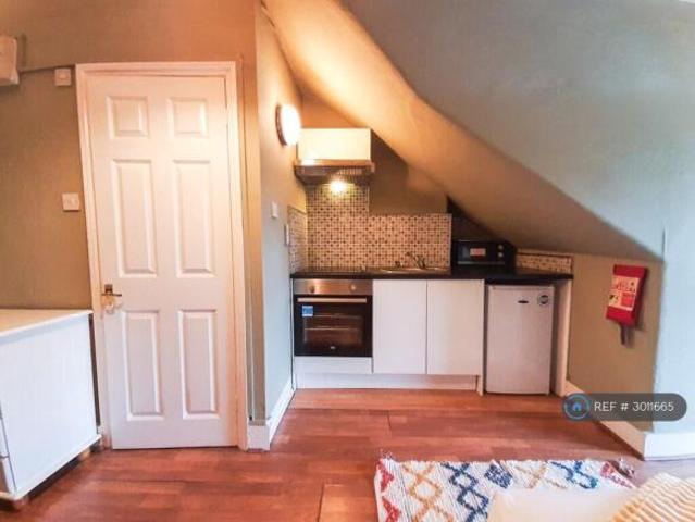 Studio for rent in Cat Hill