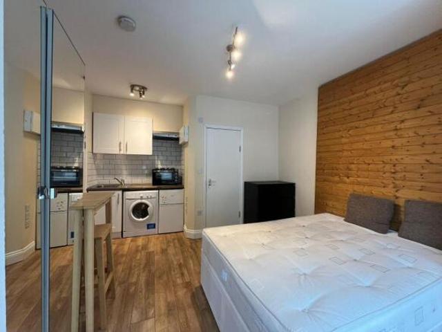 Studio for rent in Cat Hill