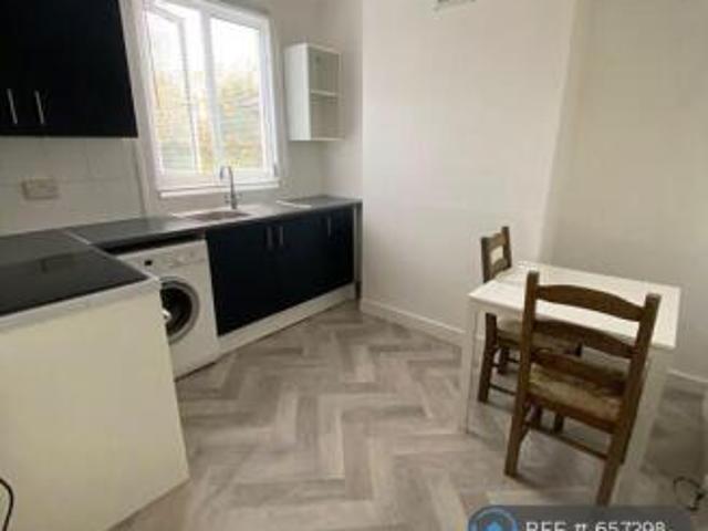 Studio for rent in Cat Hill, England