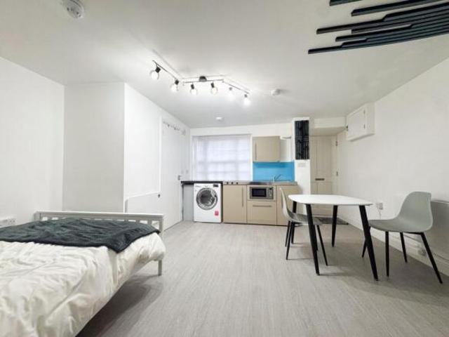 Studio for rent in Cat Hill