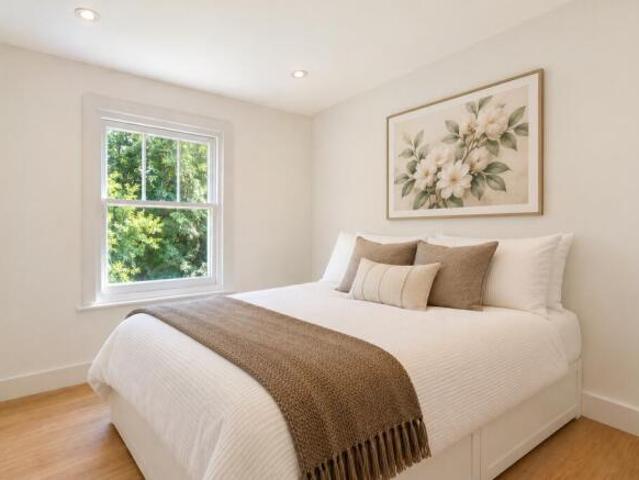 Studio for rent in Cat Hill, England