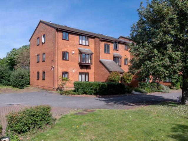 Flat for rent in Cat Hill